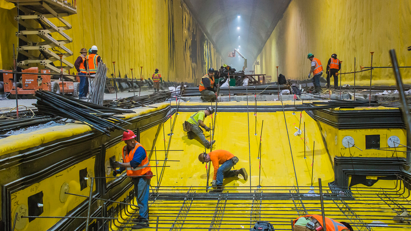 Illustration for article titled A Colossal Yellow Cave Taking Shape Beneath Manhattan